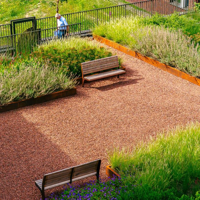Mobilier urbain en acier corten : l’élégance brute au service de l’espace public