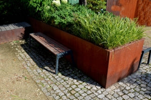 Aménager son jardin avec une décoration en métal rouillé