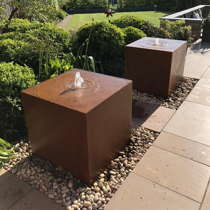 Wasserblock aus Corten-Stahl