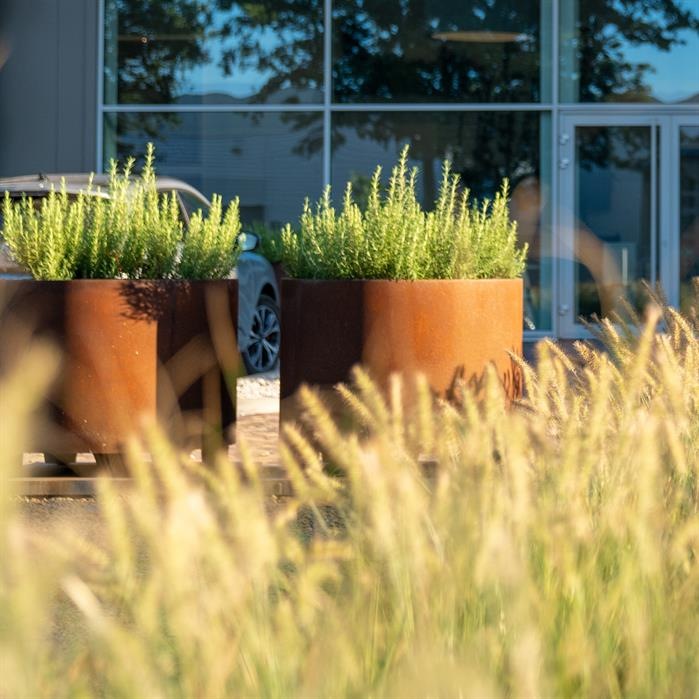 Pots pour plantes SAIDA SUR PIEDS en acier CorTen