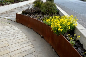 Délimiter un parterre avec des bordures en acier CorTen