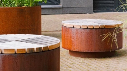 Mobilier urbain en acier corten : l’élégance brute au service de l’espace public